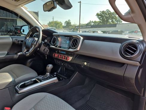 Used 2021 Toyota Tacoma SR5 AWD/4WD image 27