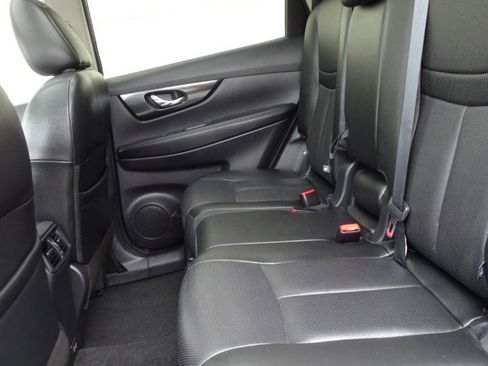 Used 2019 Nissan Rogue SL w/ Premium Package image 12