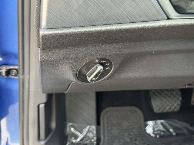 Used 2023 Volkswagen Jetta SE w/ Panoramic Sunroof Package FWD image 23