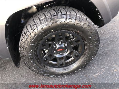 Used 2019 Toyota 4Runner TRD Off-Road Premium AWD/4WD image 28