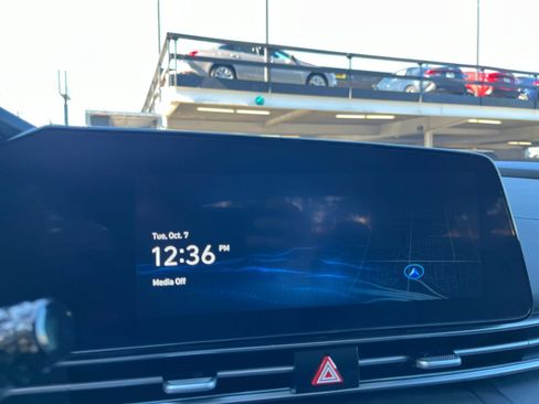 Used 2025 Hyundai Elantra SEL image 21