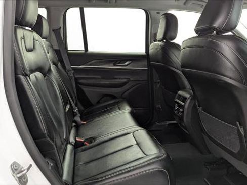 Used 2023 Jeep Grand Cherokee Limited image 19