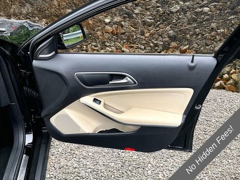 Used 2016 Mercedes-Benz GLA 250 w/ Premium Package image 21