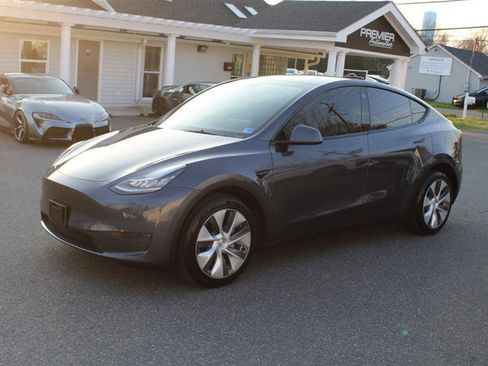 Used 2023 Tesla Model Y Long Range AWD/4WD image 3
