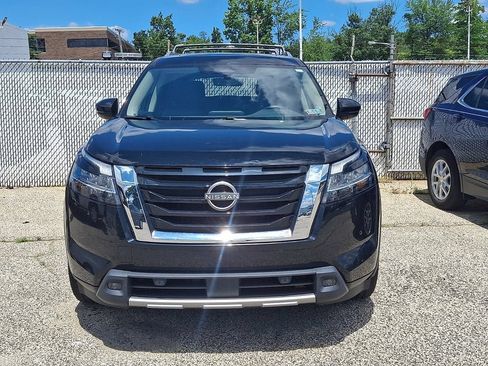 Used 2023 Nissan Pathfinder SL w/ SL Premium Package AWD/4WD image 3