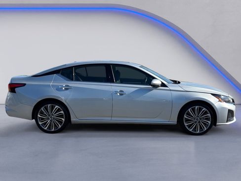 Used 2024 Nissan Altima 2.5 SL image 11