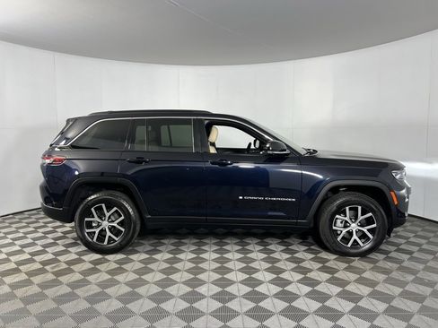 Certified 2024 Jeep Grand Cherokee Limited w/ Luxury Tech Group II image 5