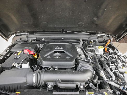 Used 2024 Jeep Wrangler Unlimited Rubicon 4xe image 33