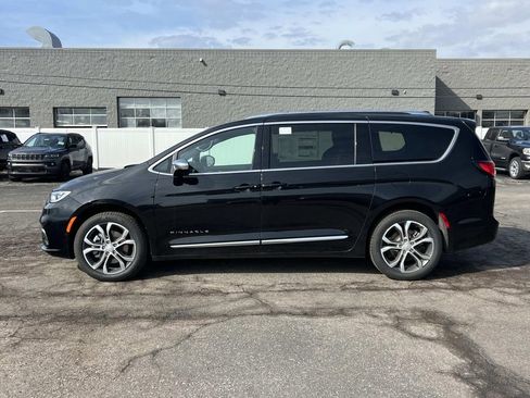 New 2026 Chrysler Pacifica Pinnacle image 5