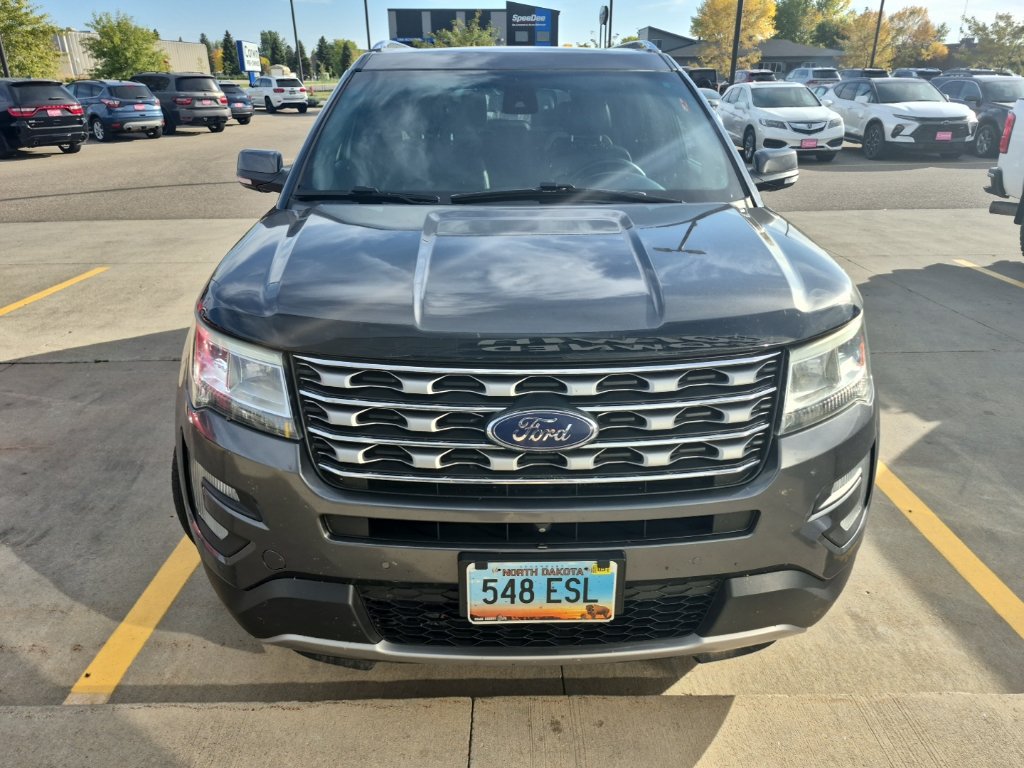 Used 2017 Ford Explorer Limited w/ Equipment Group 301A AWD/4WD image 2
