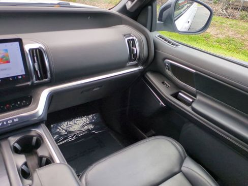 Used 2025 Ford Expedition Platinum w/ Stealth Appearance Package AWD/4WD image 16