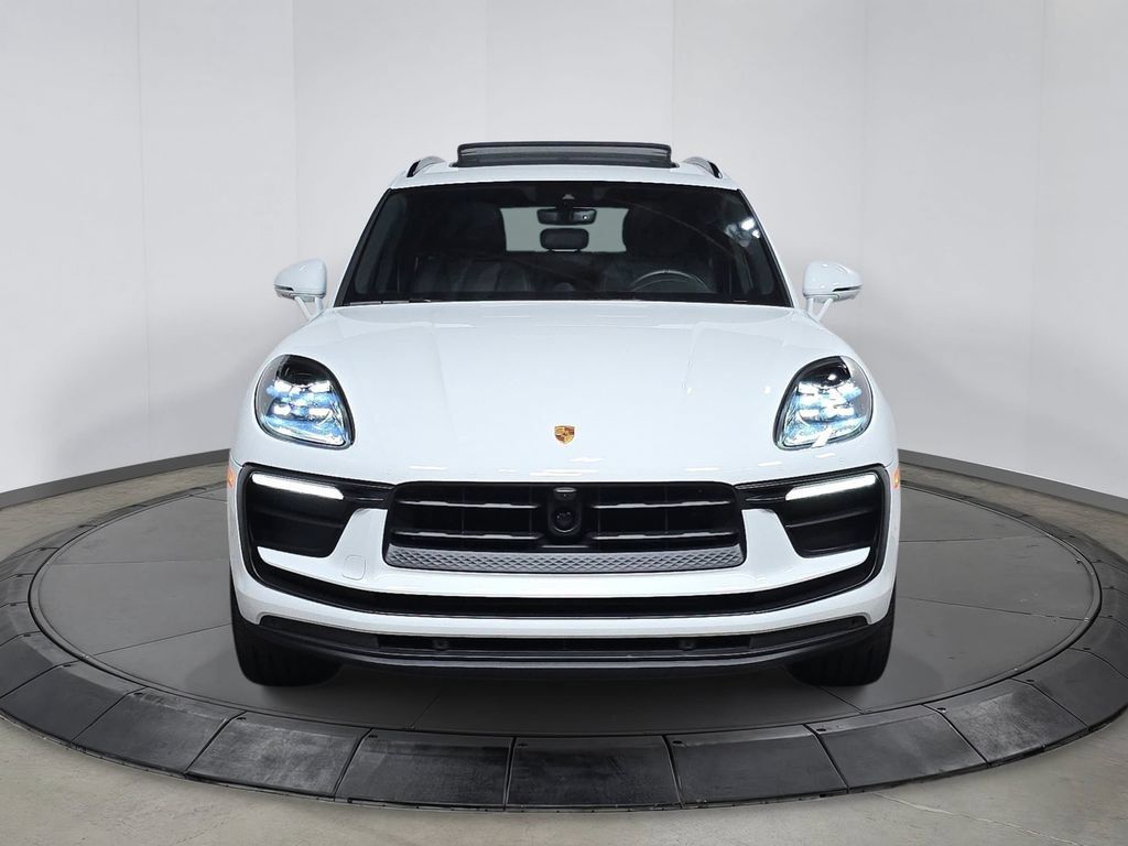 Certified 2026 Porsche Macan AWD/4WD image 10