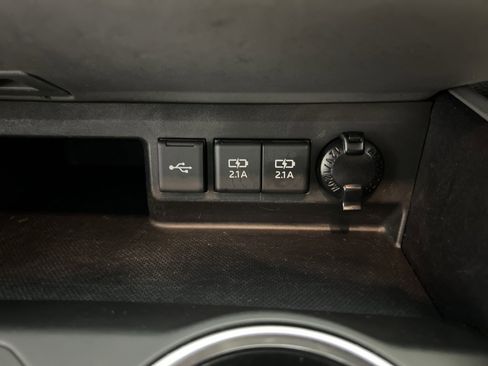 Used 2021 Toyota Highlander XLE image 33