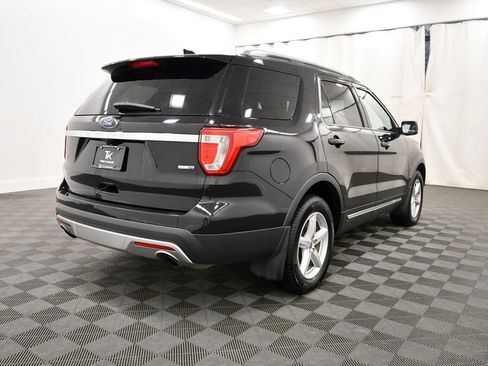 Used 2017 Ford Explorer XLT w/ Equipment Group 202A AWD/4WD image 8