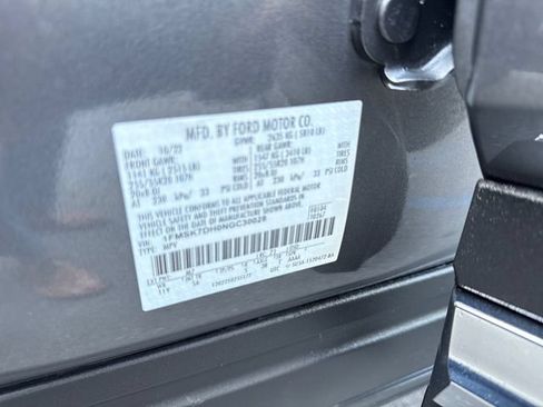 Used 2022 Ford Explorer XLT w/ Equipment Group 202A RWD image 28
