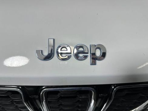 Used 2023 Jeep Grand Cherokee 4WD 4xe image 9