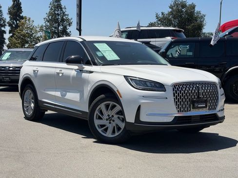 Used 2023 Lincoln Corsair FWD image 3