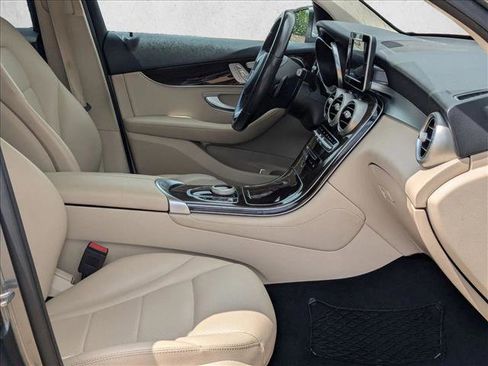 Used 2019 Mercedes-Benz GLC 300 image 21