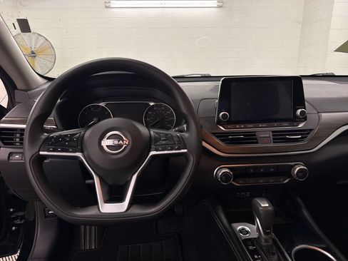 Used 2023 Nissan Altima 2.5 SV FWD image 10