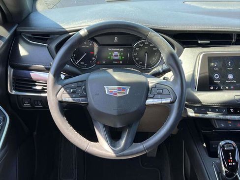 Used 2022 Cadillac XT4 Luxury w/ Cold Weather Package AWD/4WD image 17