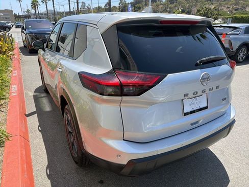 Used 2024 Nissan Rogue SV FWD image 7