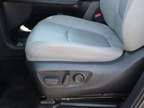 Used 2025 Toyota Sienna XLE FWD image 11