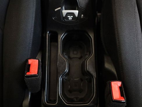 Used 2018 Jeep Renegade Latitude w/ UConnect 8.4 Nav Group FWD image 40