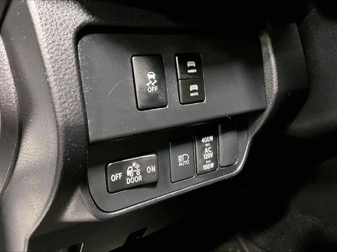 Certified 2023 Toyota Tacoma TRD Off-Road AWD/4WD image 32