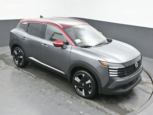 New 2026 Nissan Kicks SR w/ SR Premium Package FWD image 30