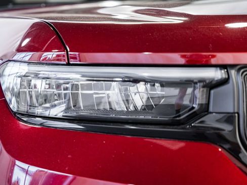 New 2025 Jeep Grand Cherokee Limited w/ Luxury Tech Group II image 13