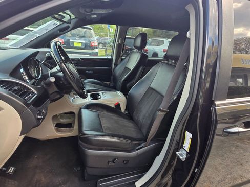 Used 2019 Dodge Grand Caravan SXT FWD image 6