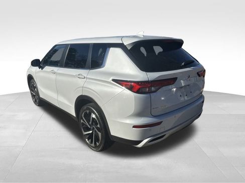 Used 2024 Mitsubishi Outlander SE image 16