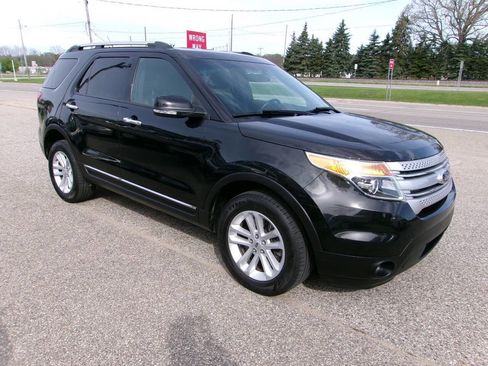 Used 2013 Ford Explorer XLT AWD/4WD image 3