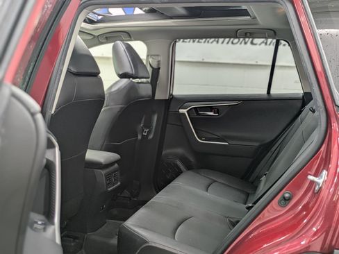 Used 2021 Toyota RAV4 Limited image 14