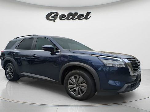 Used 2025 Nissan Pathfinder SV FWD image 3