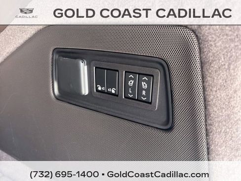 Used 2023 Cadillac Escalade Premium Luxury AWD/4WD image 17