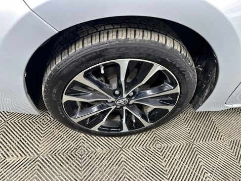Used 2018 Toyota Corolla SE w/ SE Premium Package image 10