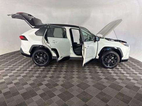 Used 2022 Toyota RAV4 XSE AWD/4WD image 15