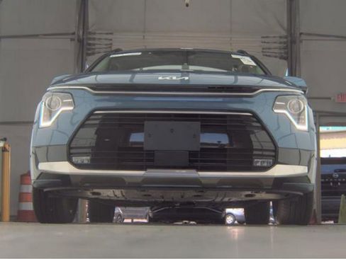 Used 2024 Kia Niro EX Touring FWD image 4
