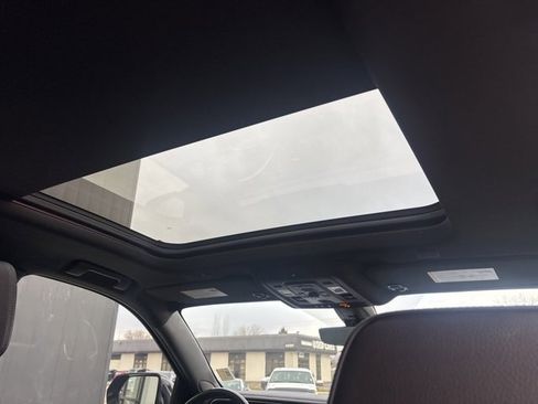 Used 2021 GMC Yukon Denali w/ Advanced Technology Package image 18