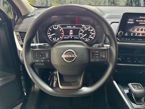 Used 2025 Nissan Rogue S AWD/4WD image 18