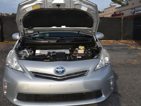 Used 2013 Toyota Prius V Three image 5