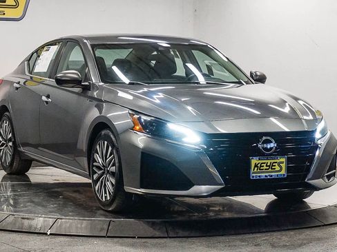 Used 2024 Nissan Altima 2.5 SV image 5