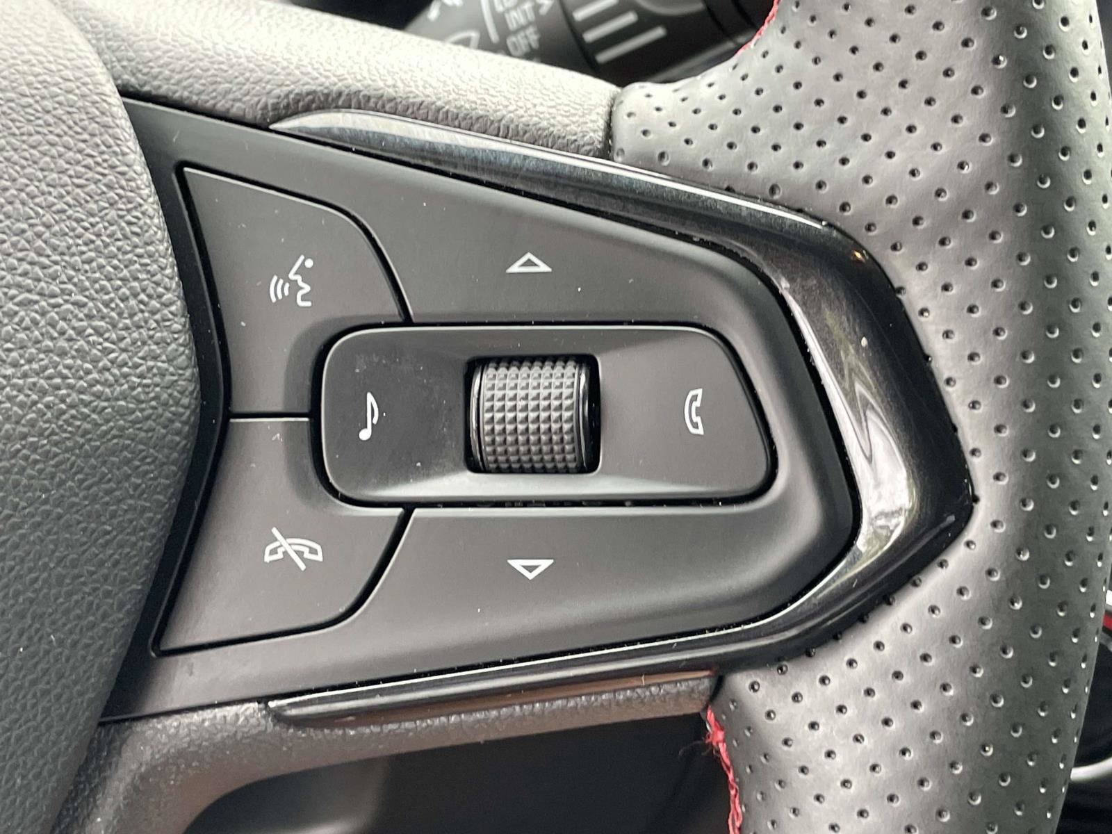 Used 2026 Chevrolet Trax RS w/ Sunroof Package FWD image 24