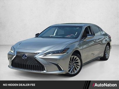 Used 2019 Lexus ES 300h w/ Accessory Package 2