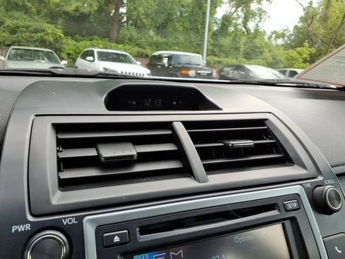 Used 2013 Toyota Camry SE FWD image 19