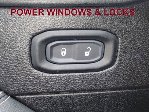 Used 2019 Jeep Wrangler Unlimited Sahara image 18