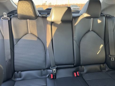 Used 2023 Toyota Camry SE image 9