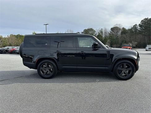 Used 2024 Land Rover Defender 130 S image 9