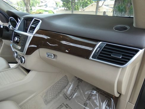 Used 2015 Mercedes-Benz ML 350 4MATIC image 31